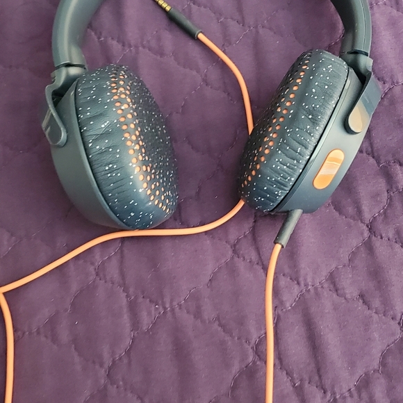 Used - Kids  Black and Orange Headphones - Picture 4 of 4